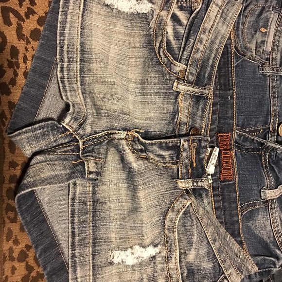 Shorts - Picture 3 of 8